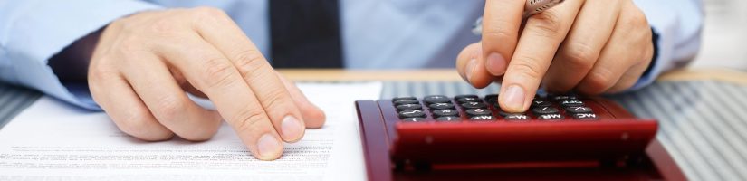 calculatrice et feuille dimpot