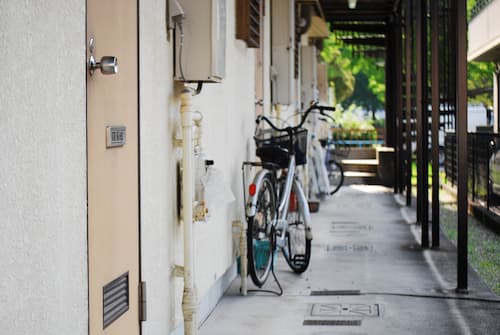 Il n'est pas possible de laisser son vélo dans les parties communes.